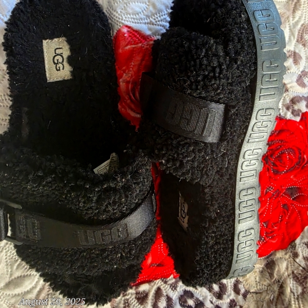 UGG PLUSH PLATFORM SLIDES WARM COZY BLACK 8